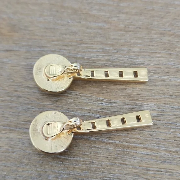 Vintage Monet Black & Gold Clamp Earrings - Picture 3 of 4